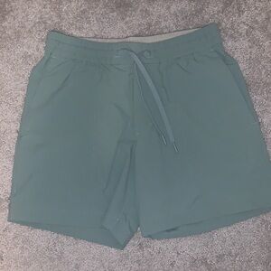 Lululemon Bowline shorts 5”